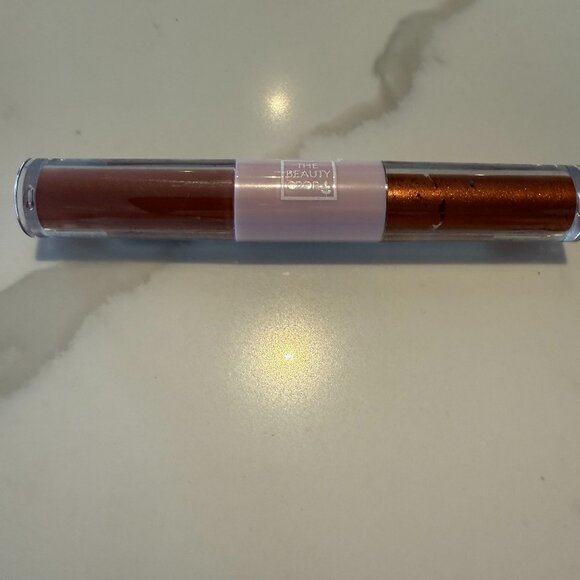 ✨CLOSET CLEAR OUT ✨  The Beauty Crop - LIQUID EYESHADOW DUO - Picture 1 of 2
